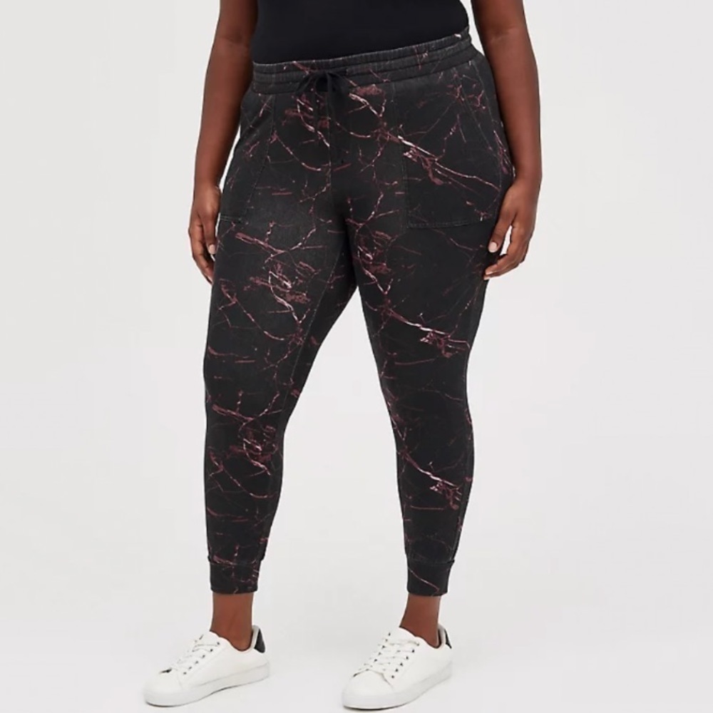 NWT Torrid Plus Size Everyday Stretch Skinny Jogger Pant In Marble Print Black